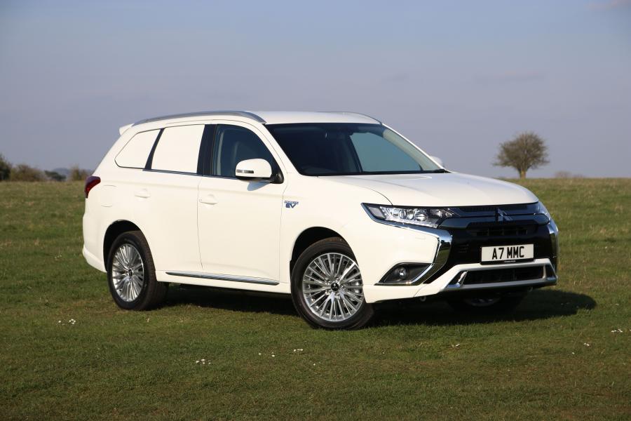  Mitsubishi Outlander PHEV Commercial 2019 года  (UK) (фото 7 из 14)